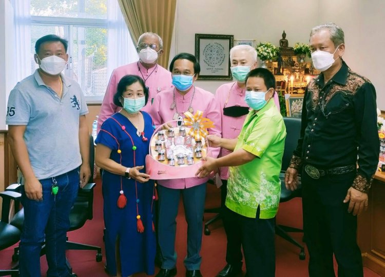 "หนานรัตน-หมอตอไม้-เจ๊นภา" นำทีมอวยพร วันคล้ายวันเกิด นายกเทศมนตรีนครแม่สอด
