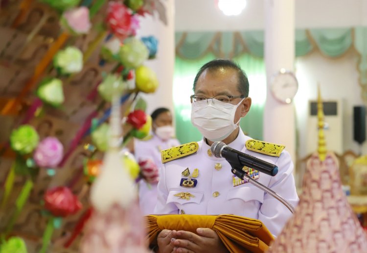 พ่อเมืองปทุมธานีทอดผ้าป่าสนับสนุน“โครงการทุนเล่าเรียนหลวงสำหรับพระสงฆ์ไทย”