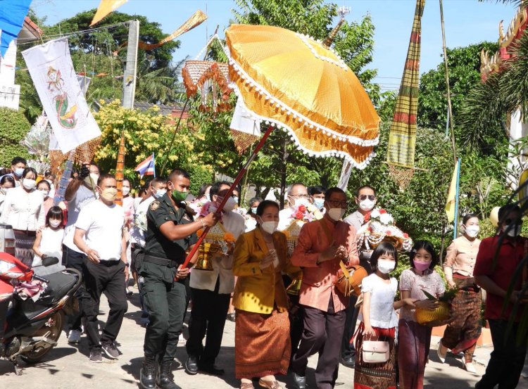 วัดศรีอุทุมพรรับมหากฐินสร้างกุฏิสงสงฆ์ บำรุงการศึกษา(มีคลิป)