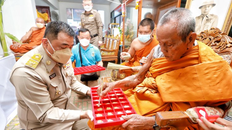 สุดเข้มขลัง!หลวงพ่อพัฒน์ นั่งปรกอธิษฐานจิต พิธีพุทธาภิเษก เหรียญหลวงพ่อพัฒน์ (มีคลิป)