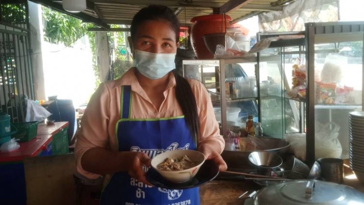 2 ชม.ขายเกลี้ยง!ก๋วยเตี๋ยวหมูบะช่อ-เนื้อ-ลูกชิ้น-เปื่อยชามละ10บาท