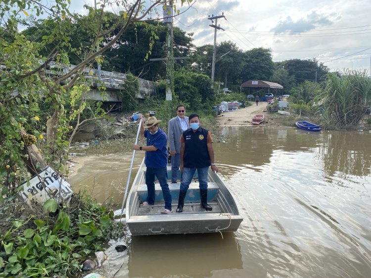 ที่ปรึกษารมว.เกษตรห่วงคนเพชรบุรีสั่งชลประทานเร่งเยียวยาเหยื่อน้ำท่วม