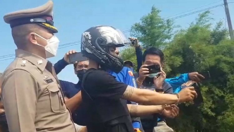 ตร.ปราจีนฯนำผู้ต้องหาฆ่าปาดคอกระเทยโยนทิ้งคลอง ทำแผนรับสารภาพ ประดาน้ำงมหามีดกว่า 20 นาที