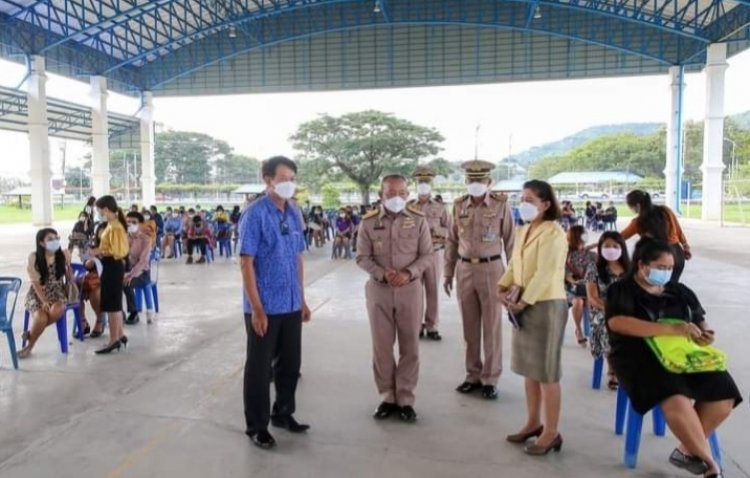 กองทัพเรือร่วมกับหน่วยราชการจัดทีมแพทย์และพยาบาล ตรวจหาเชื้อ COVID-19 ให้โรงเรียนในสังกัด