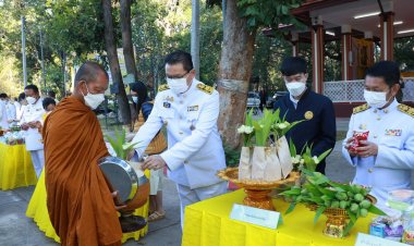 พสกนิกรอำนาจเจริญพร้อมใจทำบุญตักบาตรถวายพระราชกุศล
