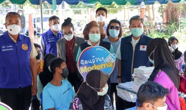 กาชาดไทยห่วงใยคนตากใบเยี่ยมปชช.ฉีดวัคซีนโมเดอร์นา