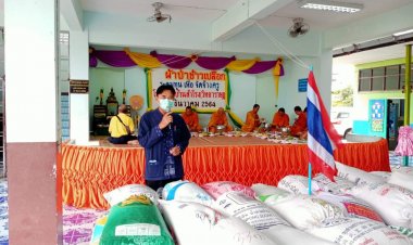 ชาวอุทุมพรพิสัยพร้อใจถวายผ้าป่าข้าวเปลือกเพื่อการศึกษาร.ร.บ้านสำโรง