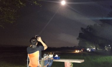 นทท.แห่กางเต็นท์โต้ลมหนาวบนเขาอีโต้ปราจีนบุรี