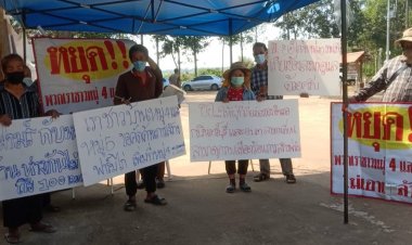 ปราจีนบุรี   -ร้องทุกข์! ชาวบ้านถือป้ายยื่นหนังสือคัดค้านสร้างฟาร์มไก่