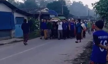 ญาติได้นำร่างผู้เสียชีวิตทั้งสองราย จากเหตุปะทะกับเจ้าหน้าที่ในระหว่างปิดล้อมอย่างสมเกียรติในฐานะรักรบจูแวปาตานี ท่ามกลางการเข้าสังเกตุการณ์ของหน่วยความมั่นคงเป็นพิเศษ