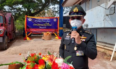 ทหารลุยขุดเจาะบ่อดาลแก้ภัยแล้งเมืองอำนาจเจริญ