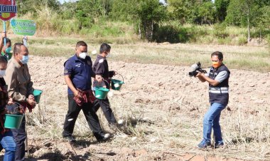 อุทุมพรพิสัย เปิดงานโครงการไถกลบตอซังข้าว (ชมคลิป)