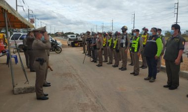 สภ.ศรีมโหสถปล่อยแถวจนท.ประจำจุดช่วงเทศกาลปีใหม่