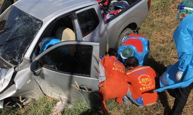 สลดรับปีใหม่!หนุ่มชลบุรีซิ่งปิกอัพตกถนนมิตรภาพพ่อลูกสาหัส