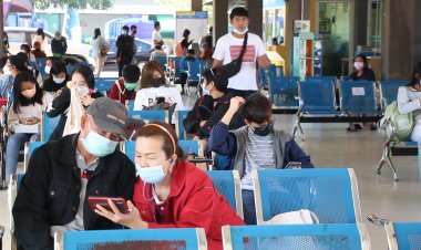 บขส.-สนามบิน-สถานีรถไฟขอนแก่น แน่นแห่กลับบ้านเกิด