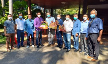 "นายก.จอนห์น" นำชาวบ้าน ต.พะวอ ขอบคุณและอวยพร สวัสดีปีใหม่ 2565 "สส.ชัยวุฒิ" ที่สนับสนุนผลักดัน สร้างสะพานข้ามลำห้วยแม่เมา