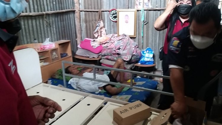 มูลนิธิสว่างเบตงธรรมสถานร่วม ตชด เบตง ลงพื้นที่มอบเตียงให้สูงอายุติดเตียง