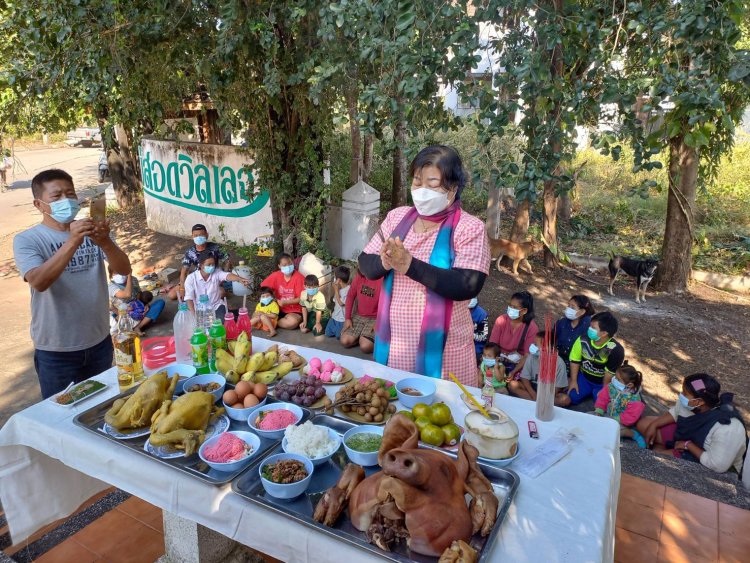 นครแม่สอดทำพิธี ไหว้ศาลพระพรหมพระภูมิ หมู่บ้าน "แม่สอดวิลเลจ"