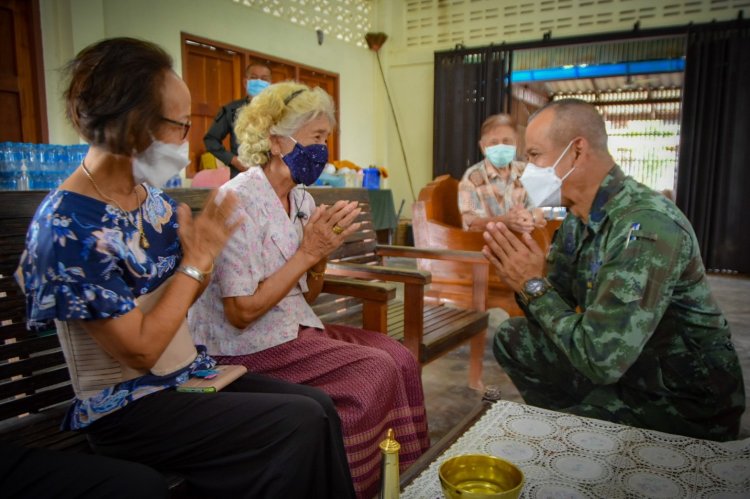 ผอ.ศปพร. ลงพื้นที่ อวยพรปีใหม่สมาชิกกลุ่มศิลปาชีพปักผ้า