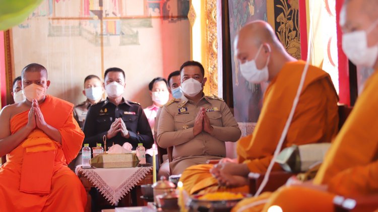 สุดเข้มขลัง! เกจิดังแห่งยุคนั่งปรกอธิษฐานจิต เหรียญหลวงพ่อพัฒน์