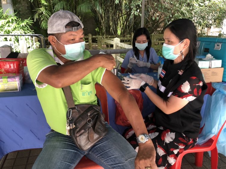 ชาวเบตงแห่ฉีดวัคซีนกระตุ้นเข็ม 3 สู้"โอมิครอน"