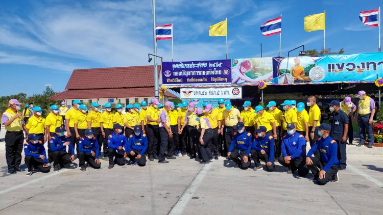 พลเอก นเรนทร์ สิริภูบาล รองผู้บัญชาการทหารสูงสุด เดินทางไปตรวจเยี่ยมจุดบริการประ ชาชนช่วงเทศกาลปีใหม่ พ.ศ.2565 ของ กองบัญชาการกองทัพไทย”