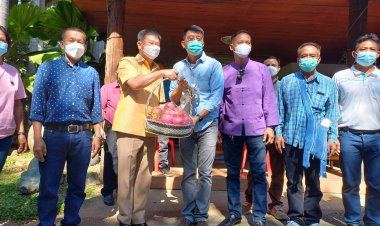 นอภ.แม่สอด พร้อม ผู้บริหาร อปท.เข้าอวยพร สวัสดีปีใหม่ 2565 "สส.ชัยวุฒิ"