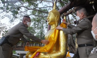 ผบ.ภ.2 นำ ตร.-ปชช.ทำบุญค้ำต้นพระศรีมหาโพธิ์รับปีใหม่(ชมคลิป)