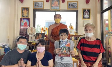 เจ้าอาวาสวัดดังแจกกล้วยหอมขึ้นปีใหม่ ขณะที่น้องโฟควัย 2 ขวบให้โชคพ่อแม่หลายงวดแล้ว