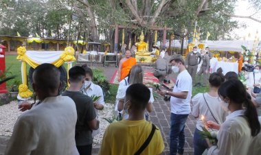 ทึ่ง!!!  ผบ.ภ.2 นำ ตร. –ประชาชนทำบุญต้อนรับปีใหม่ –ค้ำต้นพระศรีมหาโพธิ์ ต้นใหญ่-เก่าแก่ที่สุดในประเทศไทยอายุมากกว่า 2,500 ปี  เพื่อเป็นสิริมงคล!  พบพุทธศาสนิกชนนับ 1,000 เนืองแน่น