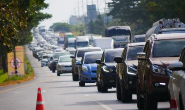 คลื่นมวลชนแห่กลับกรุงมิตรภาพติดหนึบ(มีคลิป)