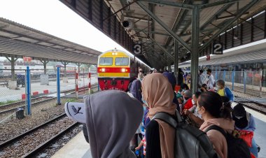 รถไฟสายใต้คึกคักเดินทางส่งท้ายปีใหม่(มีคลิป)