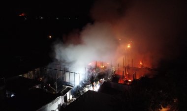 ระทึก!ไฟไหม้ตลาดหินดาดอายุนับร้อยปีวอดกว่า5คูหา