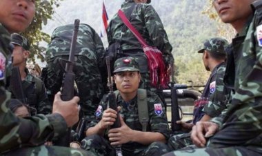 รบเดือด!กองทัพเมียนม่ายิงปืนใหญ่ถล่มบ้านผลูเลนับ10ลูก