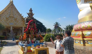 ใกล้วันหวยออก!แห่ไหว้ท้าวเวชสุวรรณลุ้นขอโชคไอ้จุกถุงทอง