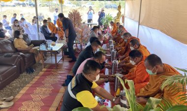 คณะจิตศรัทธาหลั่งไหลทำบุญทอดผ้าป่าสามัคคีสร้างศาลาธรรมสังเวช