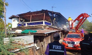 สามพ่อแม่ลูกทุกข์ซ้ำบ้าน 2 หลังน้ำท่วมบ้านถูกไฟไหม้วอดทั้งหลัง (ชมคลิป)