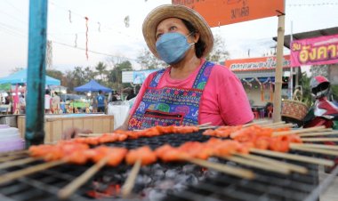 ไก่ย่างหมักเกลือสูตรโบราณไม้ละ 2  บาท ทางเลือกใหม่ยุคหมูแพง