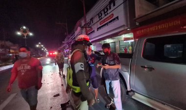 หนุ่มใหญ่เมาซิ่งกระบะพุ่งชนดะรถพังยับ 6 คันดับ 1 เจ็บ 1