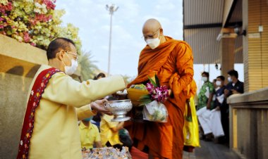 ผู้ว่าฯหมูป่าชวนสวมชุดไทยตักบาตรทุกวันพระใหญ่สืบสานวิถี ไทย รามัญ