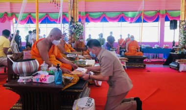 นอภ.แม่สอด-"ผู้ใหญ่หมี" ร่วมพิธีเบิกเนตรพระประธาน