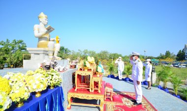 เจ้าเมืองศรีสะเกษนำขรก.น้อมรำลึกพ่อขุนรามคำแหง