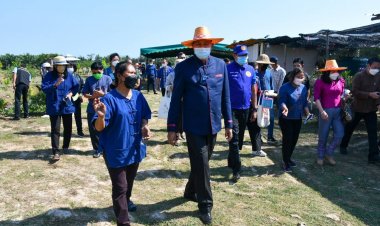 ผู้ตราจราชการมท.นำคณะลงพื้นที่ตรวจต้นแบบ"โคก หนอง นา โมเดล”ระยอง