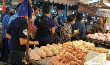 แค่ 5 นาทีหมดเกลี้ยง!ชาวปราจีนบุรีแห่ซื้อหมูพาณิชย์150บาท/กก.(ชมคลิป)