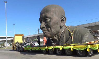 เคลื่อนย้ายเศียร"หลวงพ่อทวด"ขนาดใหญ่ประดิษฐ์วัดทรายขาว (มีคลิป)