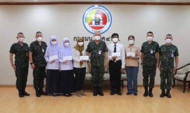 กอ.รมน.4ส่วนหน้ามอบทุนการศึกษานักเรียนยากจนชายแดนใต้