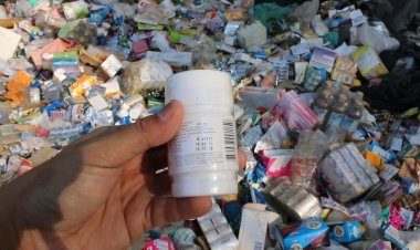 มักง่าย!ยาหมดอายุนับล้านเม็ดถูกมือดีนำมาทิ้งเกลื่อนริมถนนเหล่านาดี