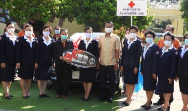 ดวงเฮง!พยาบาลสาวศรีสะเกษซื้อสลากกาชาด50บาทโชคดีได้ขับกระบะ