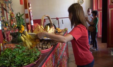 ชาวไทยเชื้อสายจีน ทำพิธีไหว้ส่งเจ้าขึ้นสวรรค์ ก่อนวันตรุษจีน(ชมคลิป)