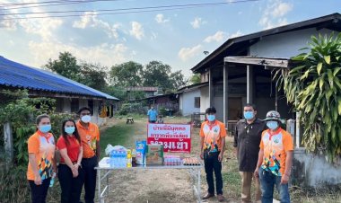 นายกเล็กผือใหญ่สั่งลูกน้ำมอบถุงยังชีพช่วยเหลือผู้ติดโควิด